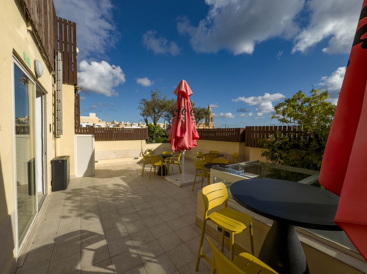 Terrasse rooftop de l'école
